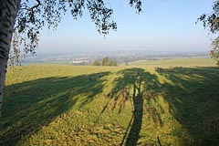 stíny na louce, Luby a okoli