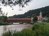 dřevěný most, kostel v Radošově
