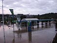 benzínová stanice u mostu Barikádníků při povodni