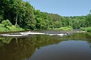 Vltava, rozpadlý jez nad Boršovem n. V.