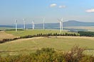 pohled z Mědníku na vetrné elektrárny, Jelení horu